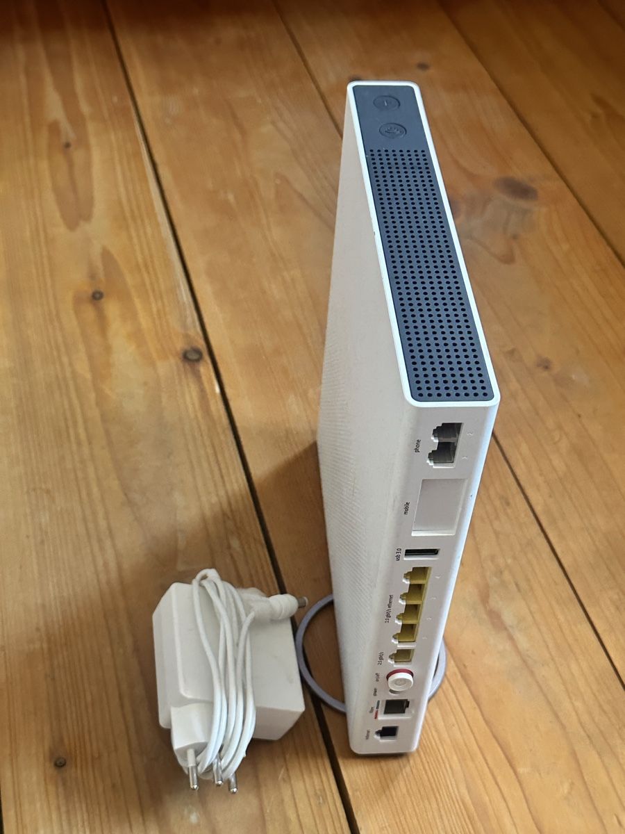 Swisscom Modem & Router: Internet Router Swisscom – Usato da Nidau venduto da lui_9w2t 1