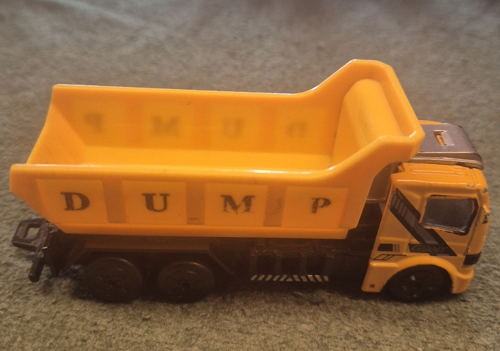 Giocattoli: Spielzeugkipper, gelb, DUMP, gebraucht – Usato da Halten venduto da GiMu.84