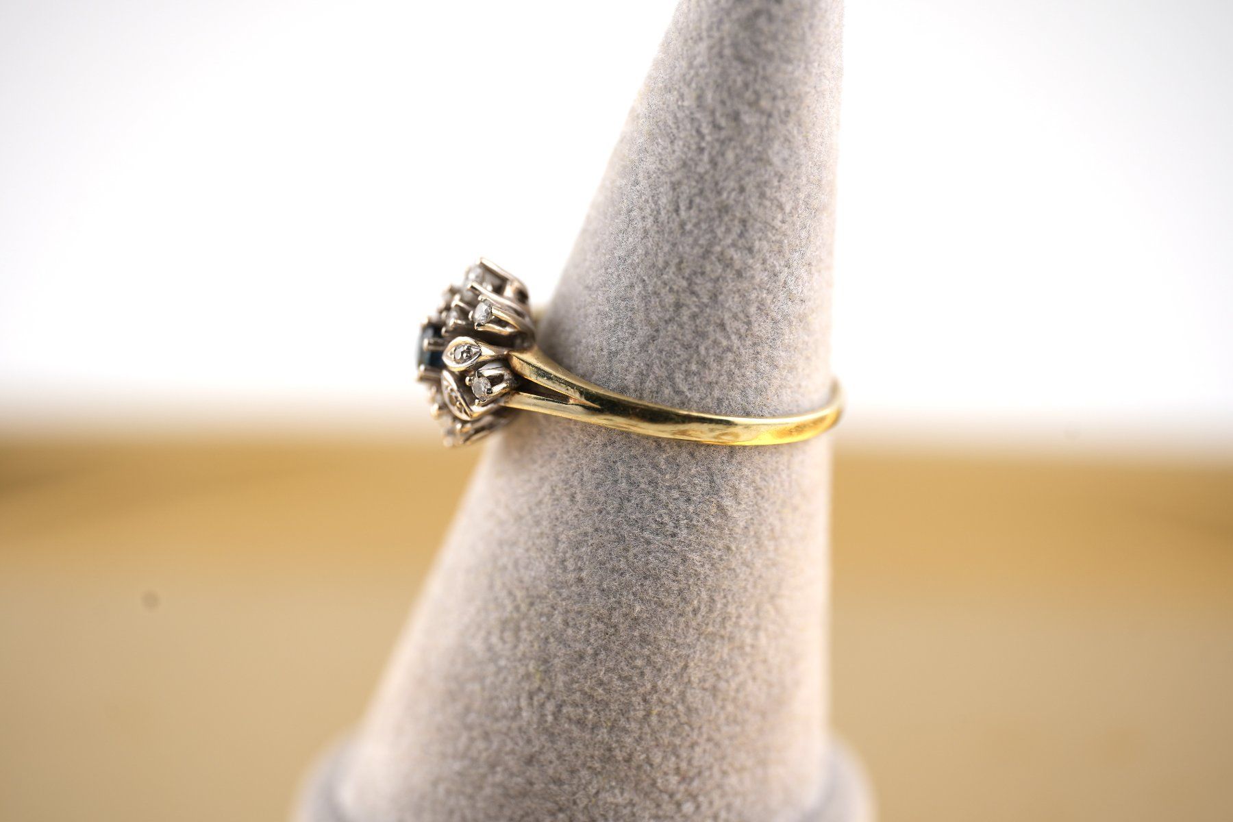 Ringe: Goldring 14K Saphir und Diamanten – Gebraucht aus Basel von Vip24 1