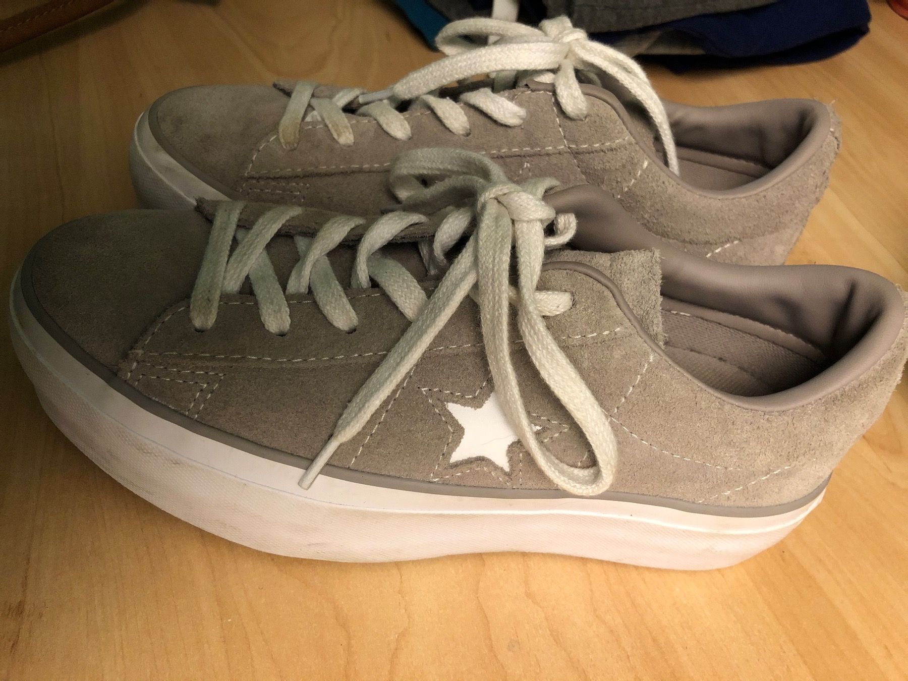 Chaussures filles: Neue Converse Schuhe Gr.35 – Neuf (Voir description) à Obergerlafingen par cabo4