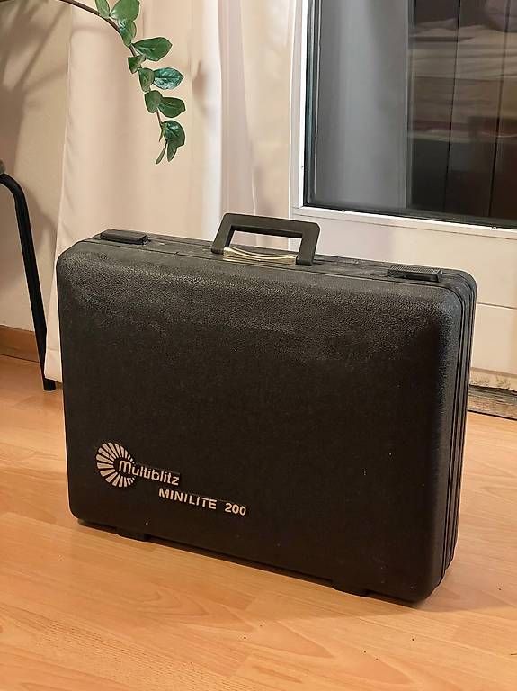 Flash: Studioblitz Multiblitz Minilite 500 (2 Blitze, 2 Stative) – Usato da Zürich venduto da lucslucs 4