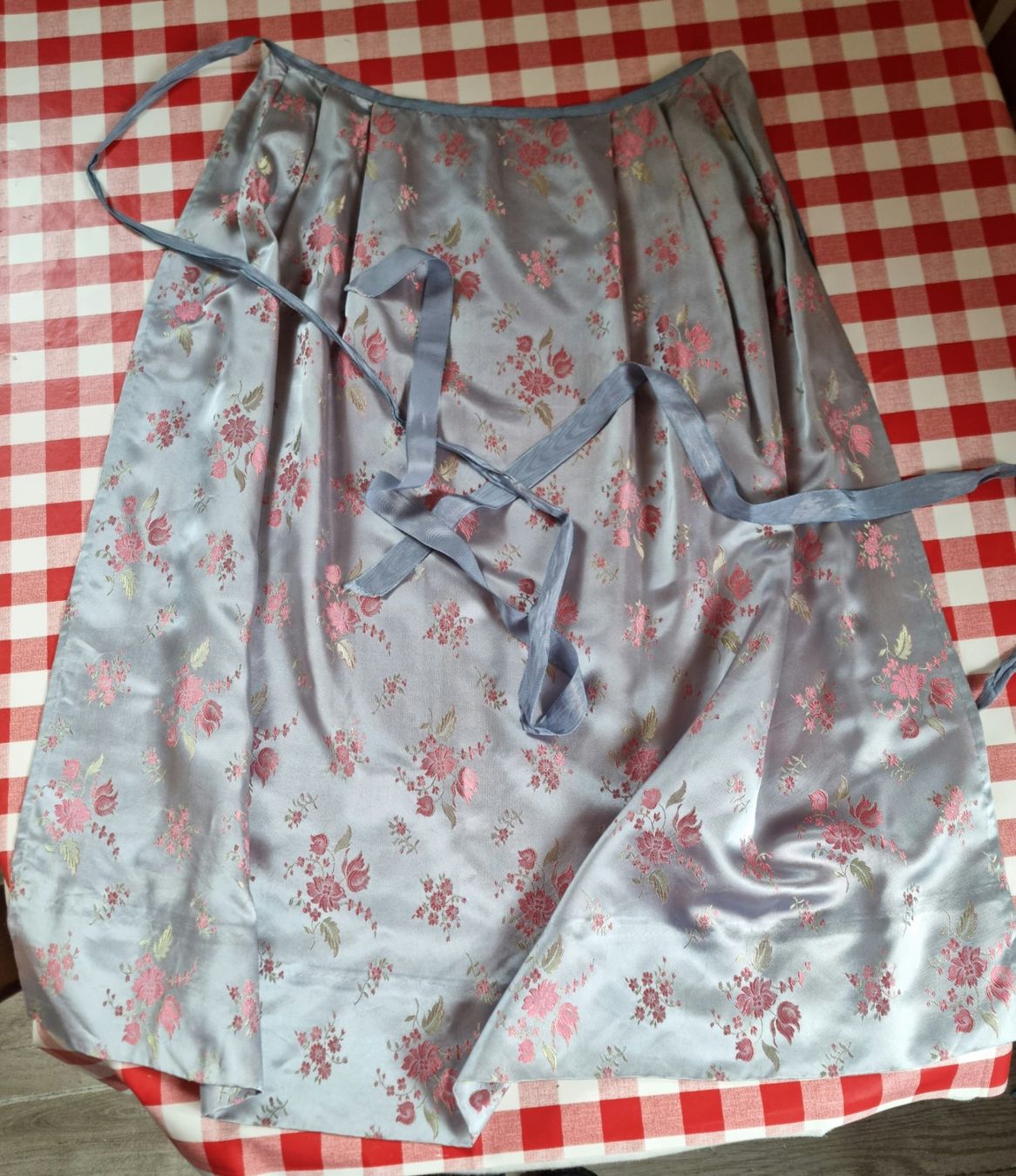 Costumi: Einzellteile zur Berner Tracht – Usato da Konolfingen venduto da Goofy021 8