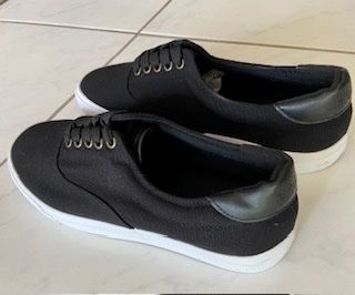 Herrenschuhe: Sneaker - URBAN CLASSICS - Gr 42 - Schwarz – Gebraucht aus Bassersdorf von geronjmo