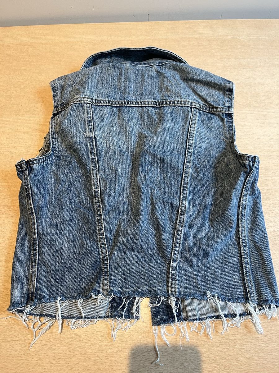 Levi's Giacche: Veste jeans sans manche Levi Strauss taille S – Usato da Romont FR venduto da cat_j6ww 1