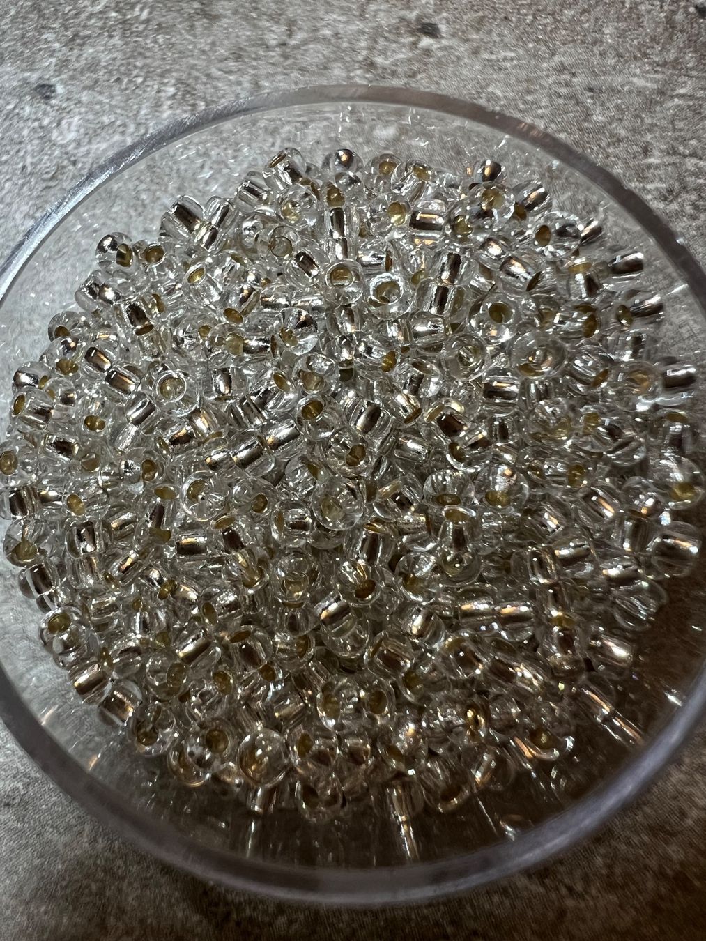Perle (finte): Rocailles - Perlen Farbe Transparent Silber / 2,6 mm – Nuovo (secondo la descrizione) da Stein AG venduto da Anastasia_Asya 1