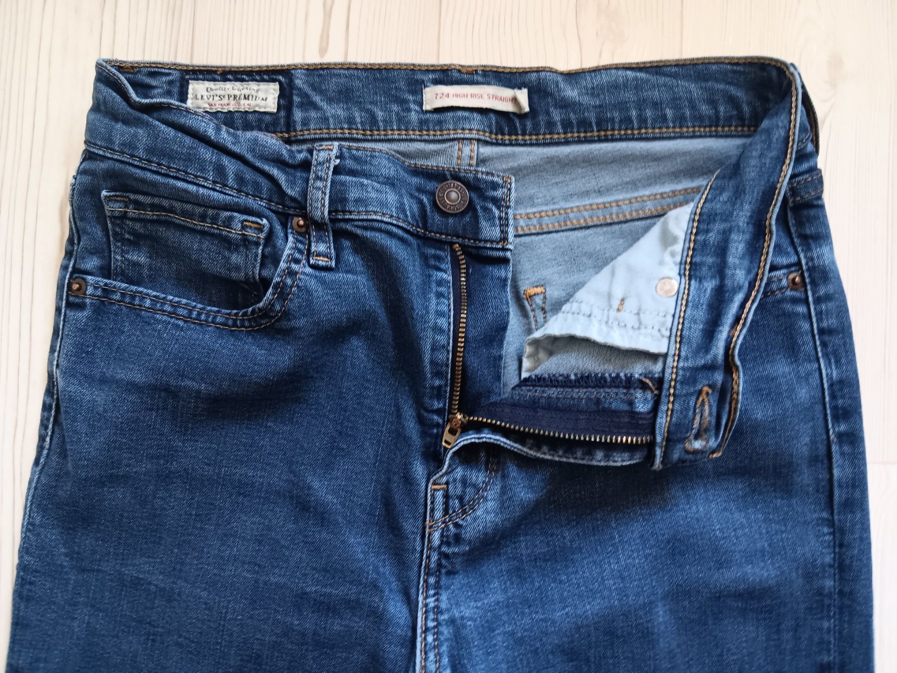 Levi's Jeans: LEVIS 724 Jeans HIGH RISE STRAIGHT taille / Grosse 29 – Gebraucht aus Cossonay-ville von Super-Price-Quality 4