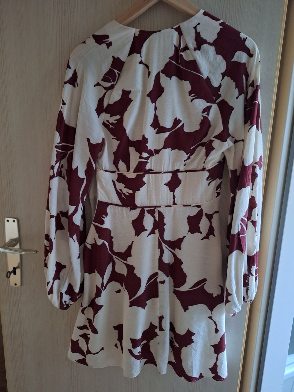 H&M Robes: Kleid weiss/bordeaux – D'occasion à Wängi par jan_7twg 1