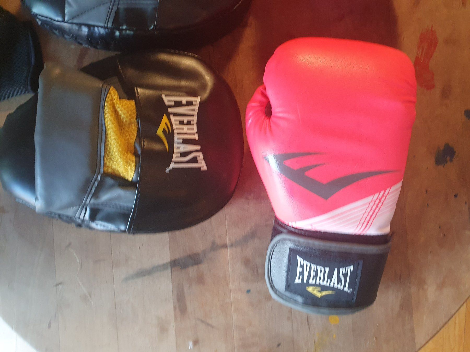 Everlast Guanti & manicotti: Everlast Kickboxset grösse 10 – Usato da Zürich venduto da loosebone 1