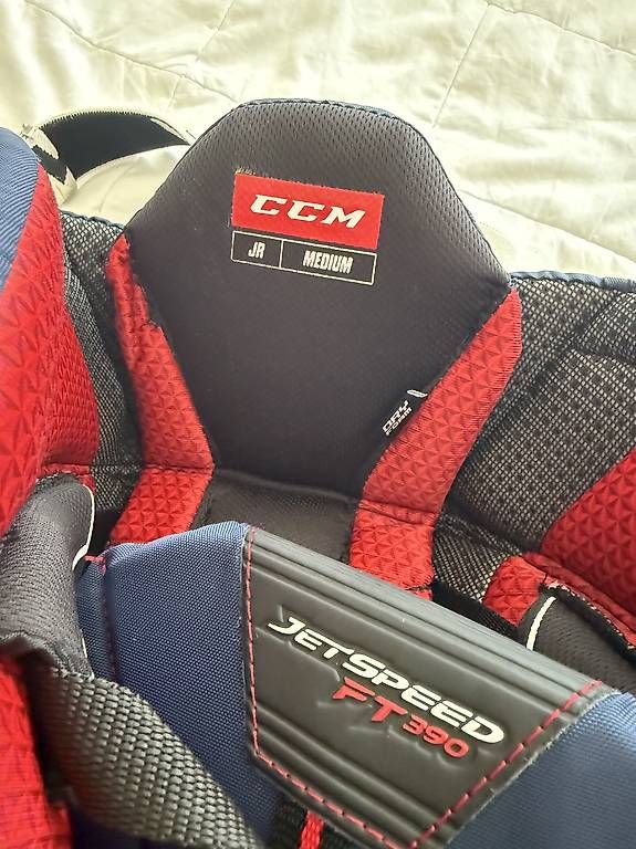 Ccm Pantalons: CCM Jetspeed FT390 Junior M – D'occasion à Volketswil par anjanja2417 2