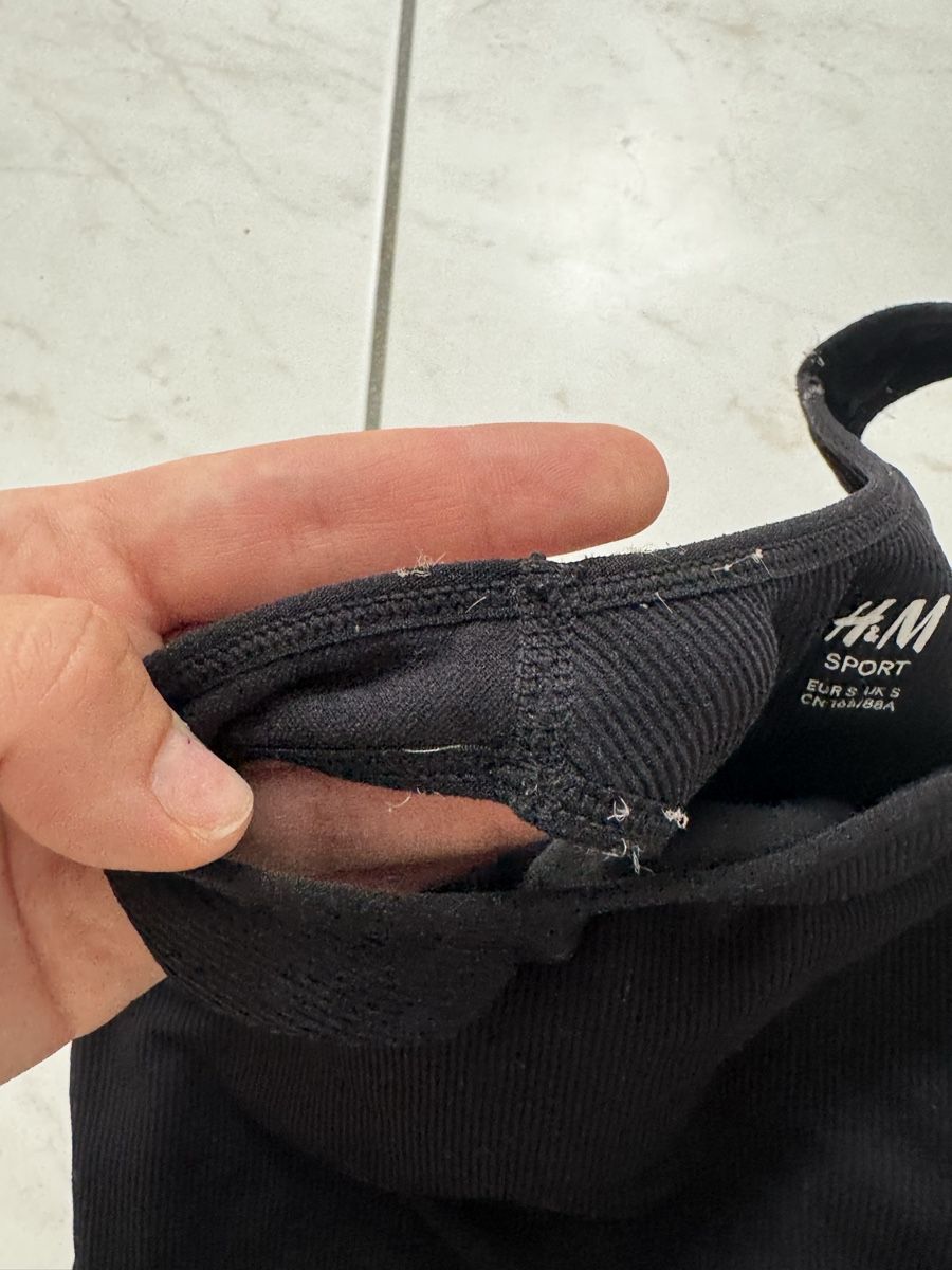 H&M Tops: Sport top size S H&M – D'occasion à Porza par kaj_d5q7 2