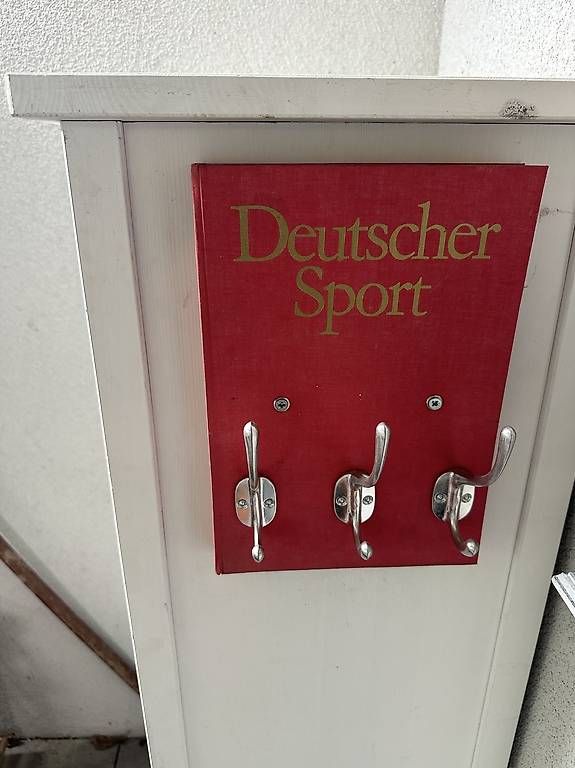 Porte manteau: Kommode mit Kleiderhaken – D'occasion à Muttenz par anna123 2