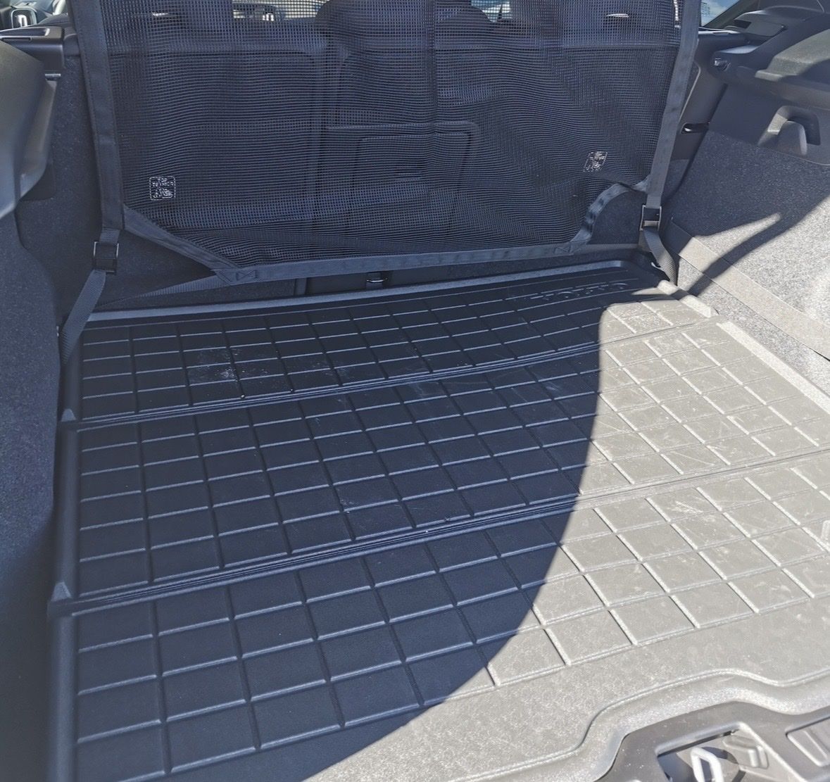 Volvo Tappeti & Tappetini: Tapis coffre Volvo Xc40 / caoutchouc  – Usato da Montet (Glâne) venduto da dan_2m9t