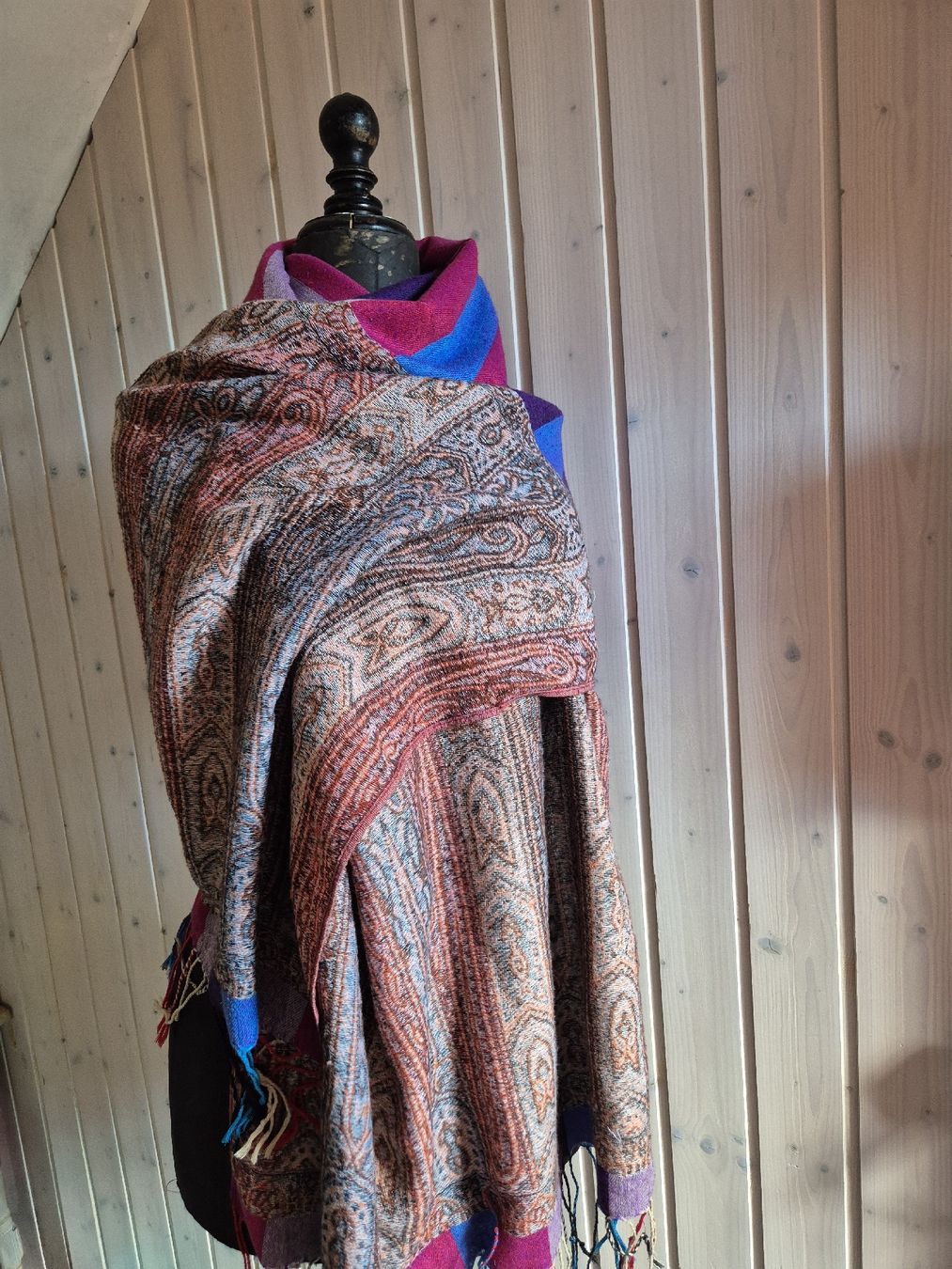Foulard & Sciarpe: Étole d'hiver multicolore, chaude et confortable! – Usato da Yverdon-les-Bains venduto da somiou 2