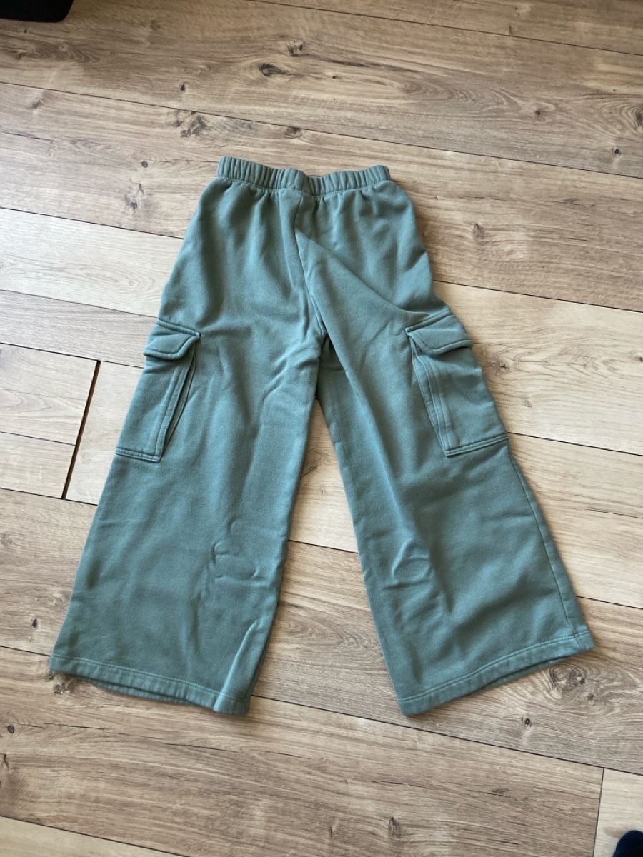 C&A Pantaloni: Bas jogging fille C&A 128/8 ans – Usato da Sornard (Nendaz) venduto da delezedoris 2