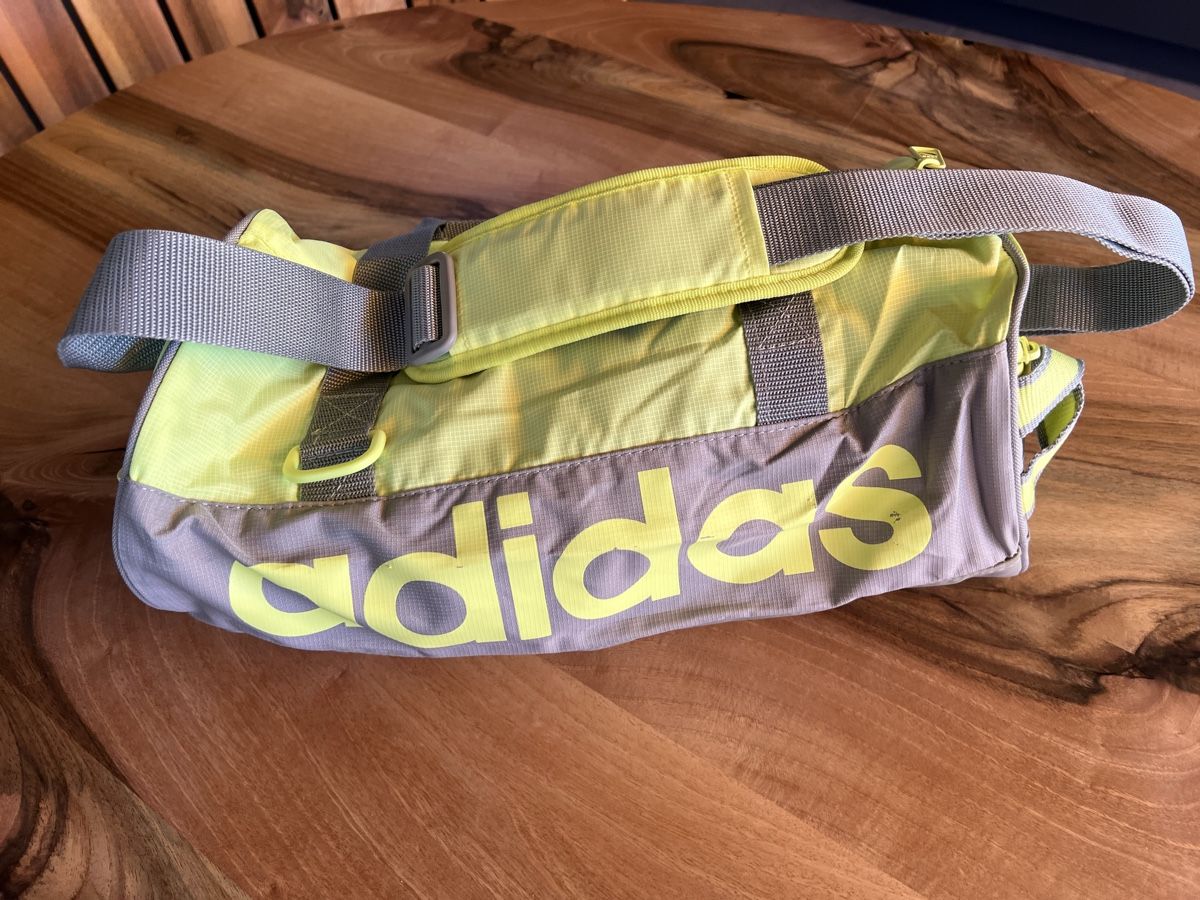 Adidas Borse: Kleine Sporttasche Adidas  – Usato da Derendingen venduto da Laubfleckerli