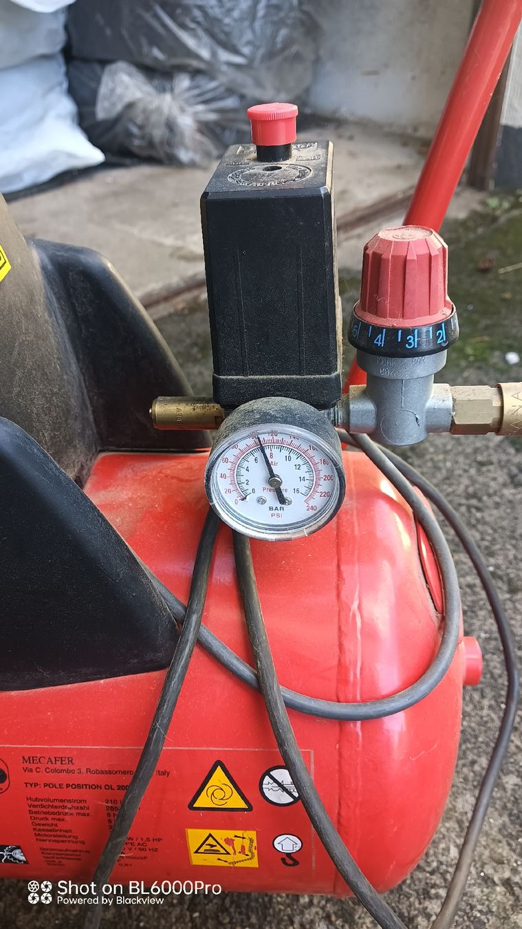 Kompressoren: Luftkompressor 210 - 8 - 24 – Gebraucht aus Frick von blechie94 1