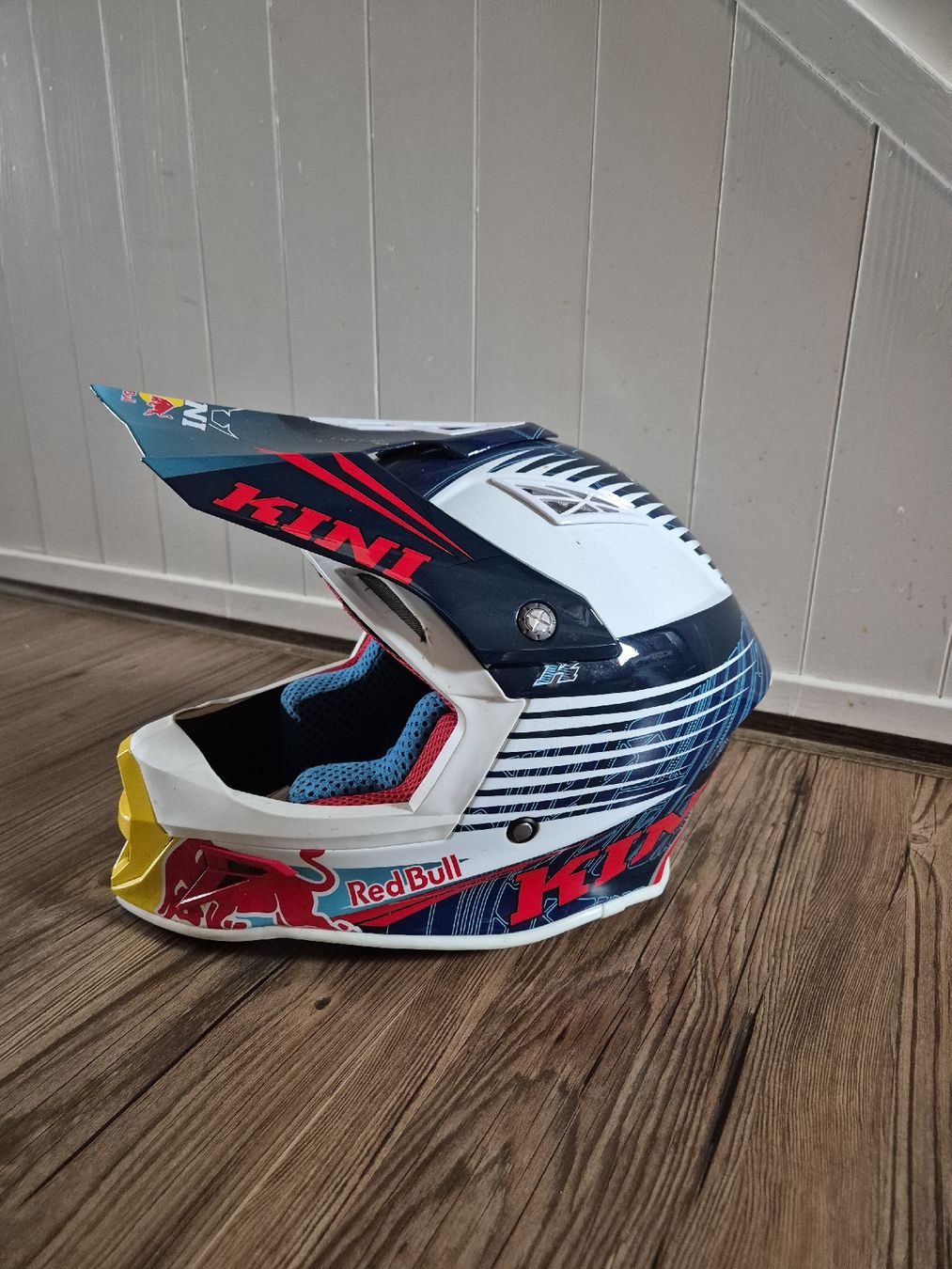 Red Bull Caschi & visiere: Helm – Usato da Buchs LU venduto da 1yvez 1