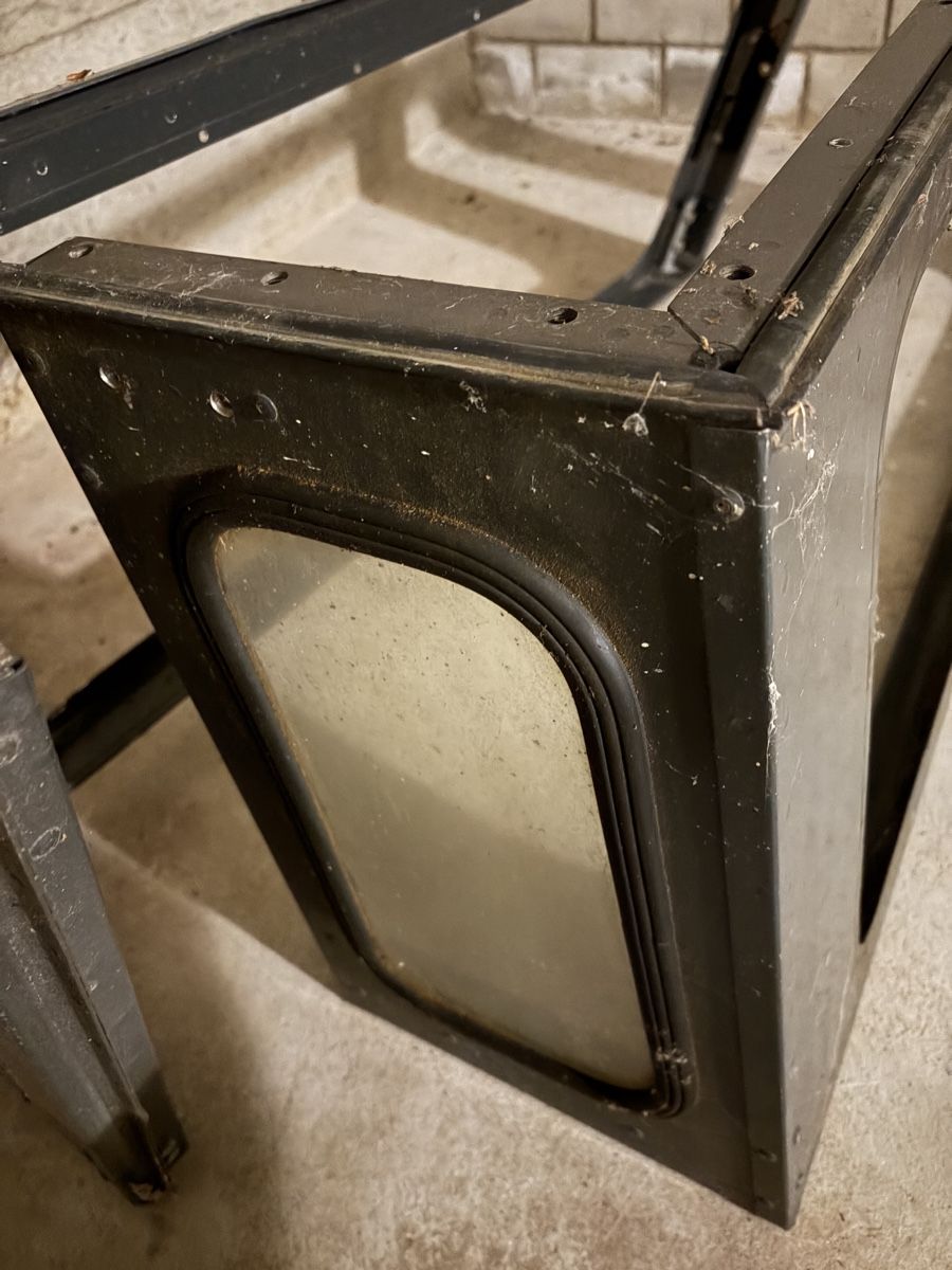Land Rover Tutti pezzi di ricambio auto: Seitenteile zu Landrover 110 – Difettoso da Herzogenbuchsee venduto da Wels1964 2