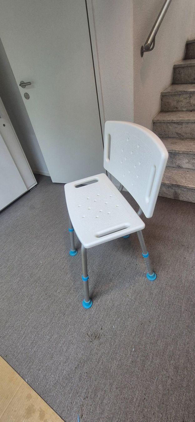 Douches: Duschstuhl – D'occasion à Huttwil par Hpb7 1