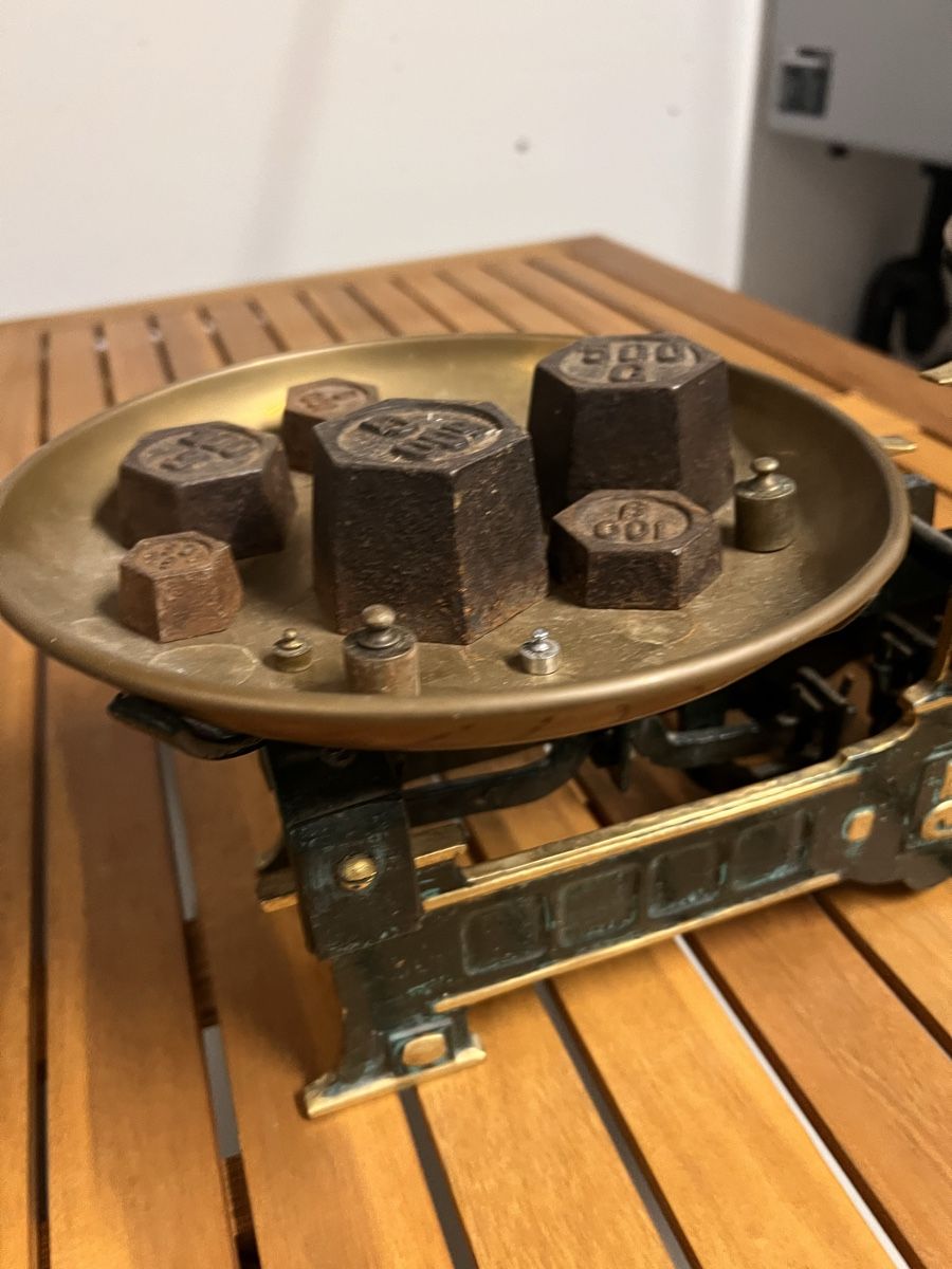 Tous les outils: Antique Scale Brass Pans Cast Iron Frame – D'occasion à Luzern par TIsabel 1