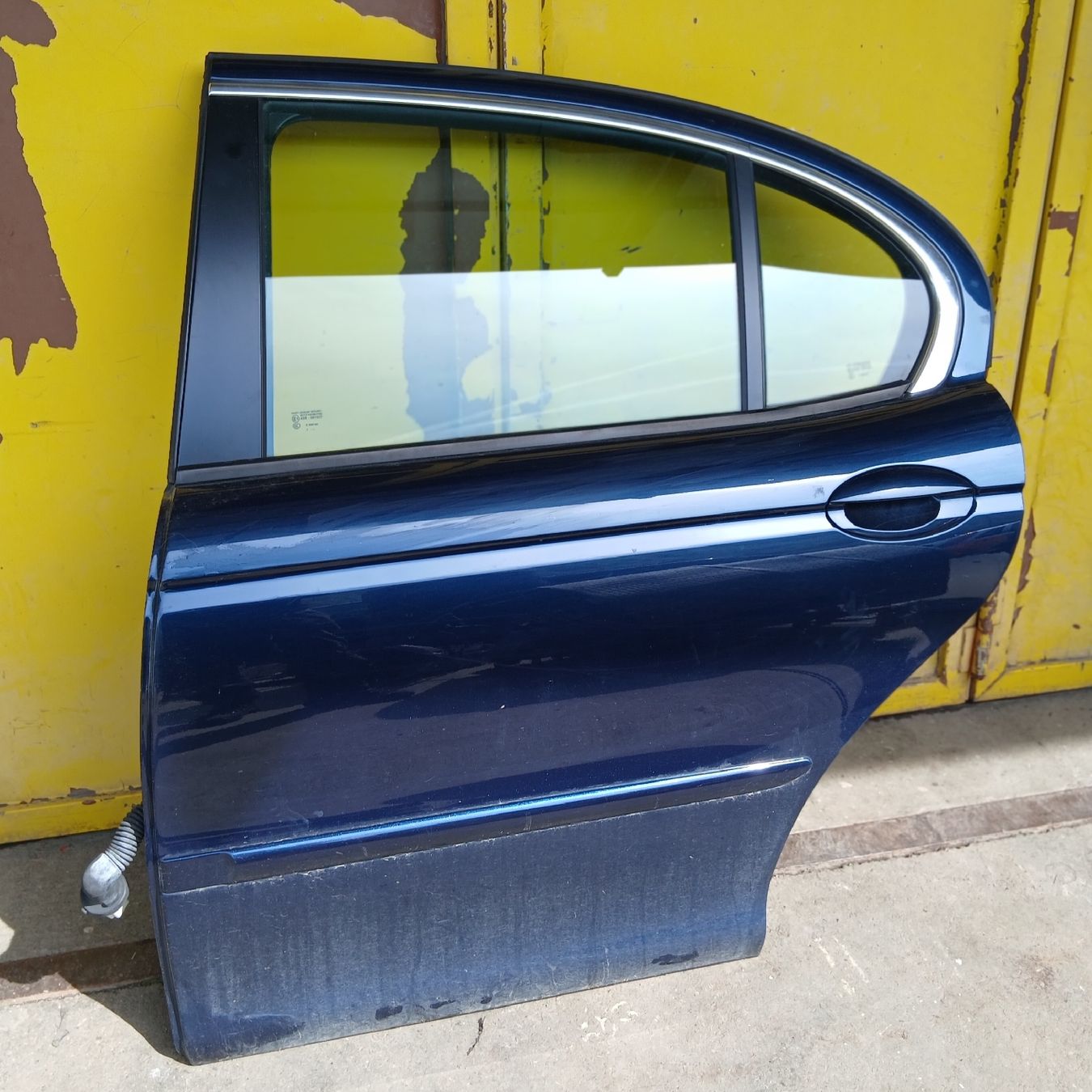 Jaguar Tutti pezzi di ricambio auto: Portière arrière gauche Jaguar X-Type – Usato da la heutte venduto da Auto-stock