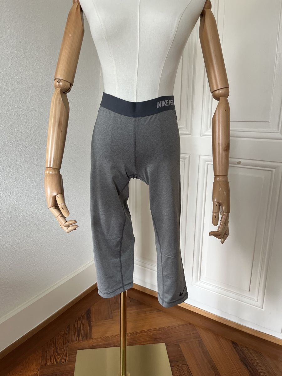 Nike Leggings: Nike Pro Capri Leggings Grey - Women's Size Medium – Usato da Mies venduto da Nib2011