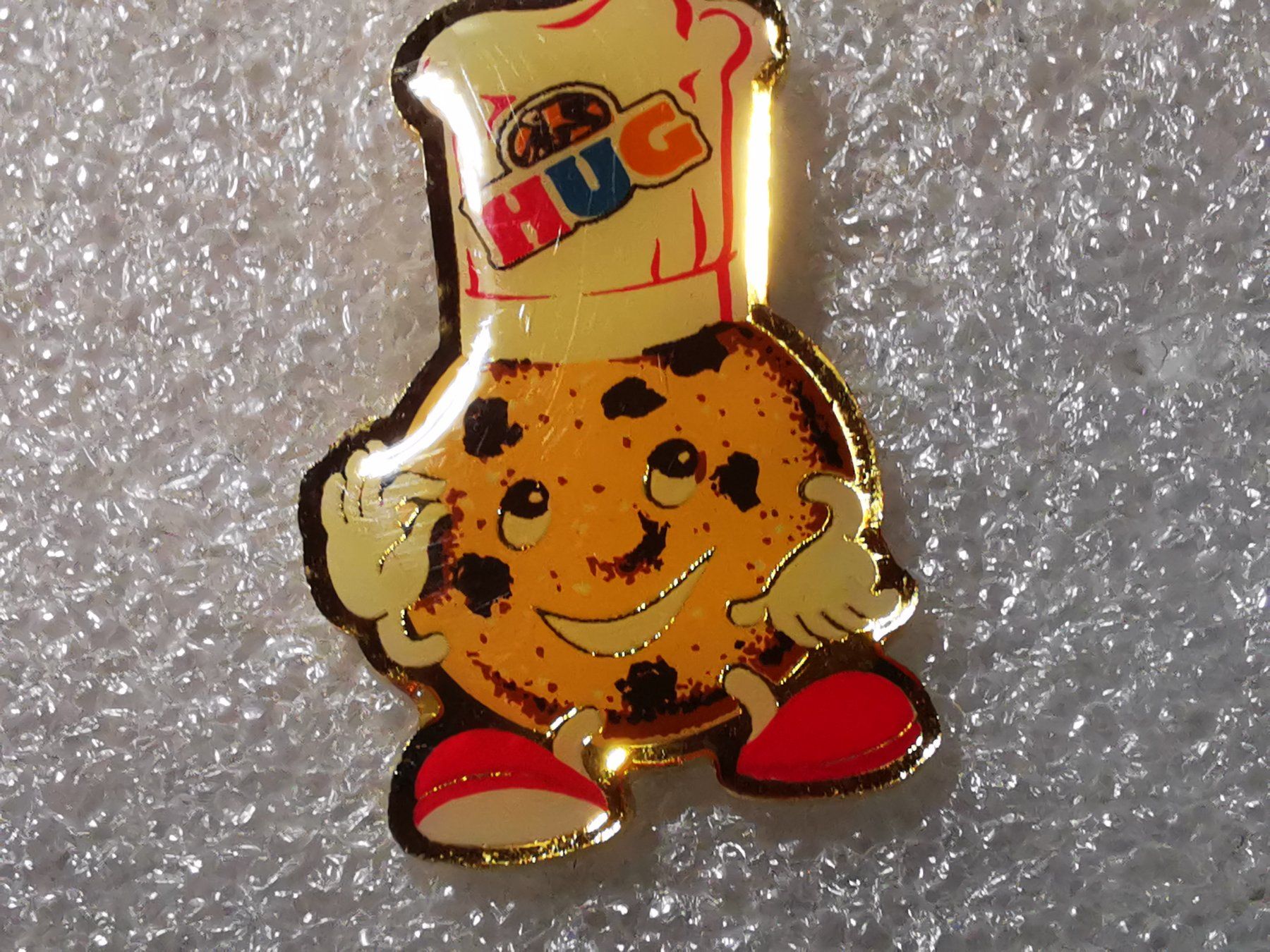 Placchette & Badge: Ansteckpin 10: Hug – Usato da Oppligen venduto da Pin-Fall-Shop
