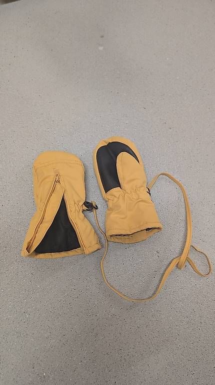 Kinderhandschuhe: Kinder Handschuhe 12-24 mt – Gebraucht aus Root von vin_wr2l
