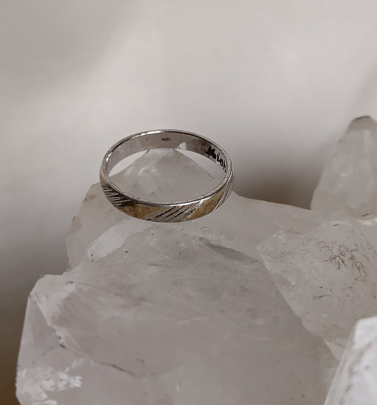 Ringe: RING IN 925 SILBER MIT GOLDAPPLIKATION – Gebraucht aus Romanshorn von Glitzer-Paradies