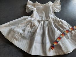 Jolie ROBE + un CINTRE. pour 1 poupée de 40-45 cm.