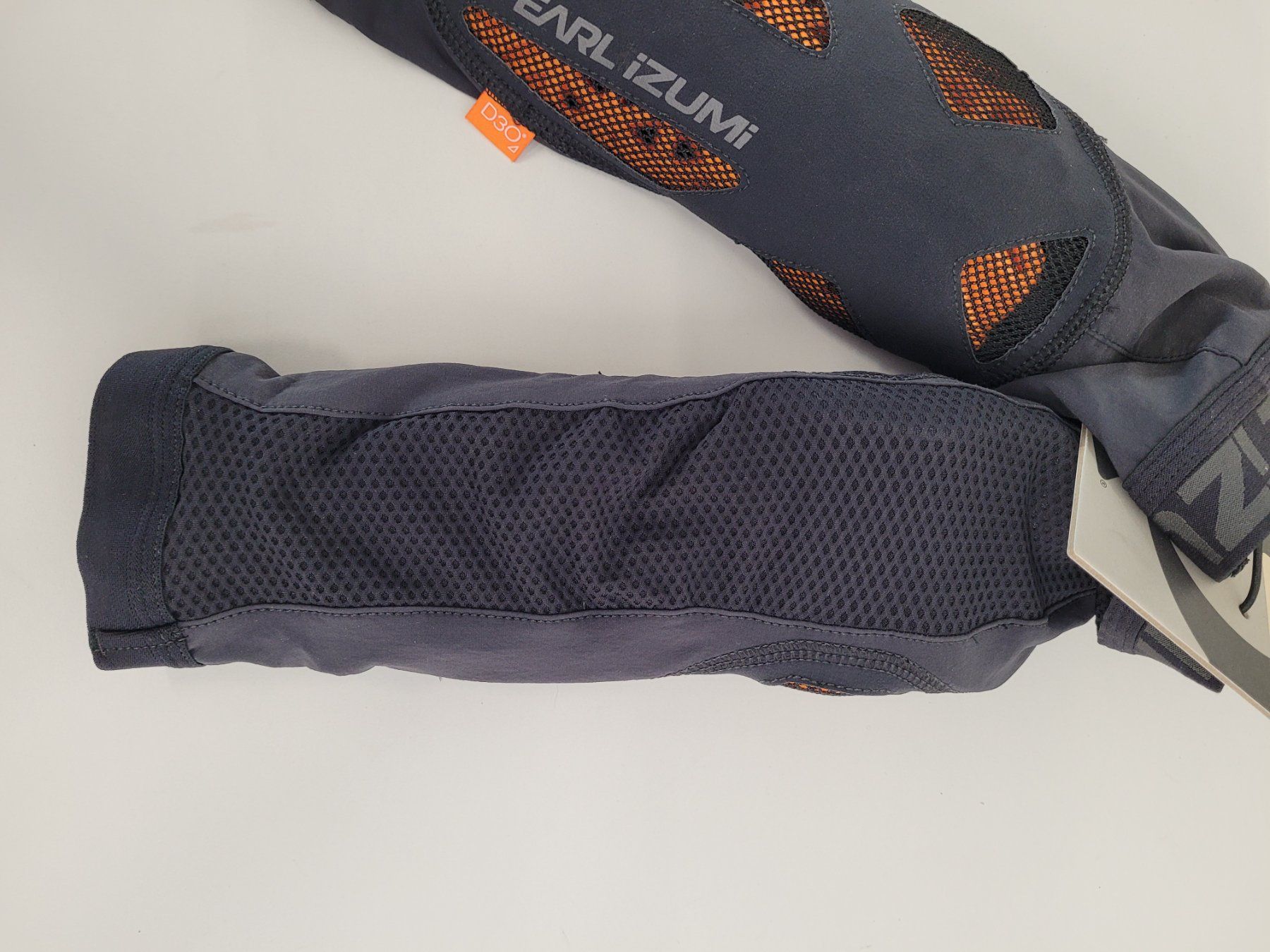 Pearl Izumi Protezioni & Imbottiture: Unisex Elevate Elbow Guard black S – Nuovo e nell'imballaggio originale da Giswil venduto da mai_k7x7 2