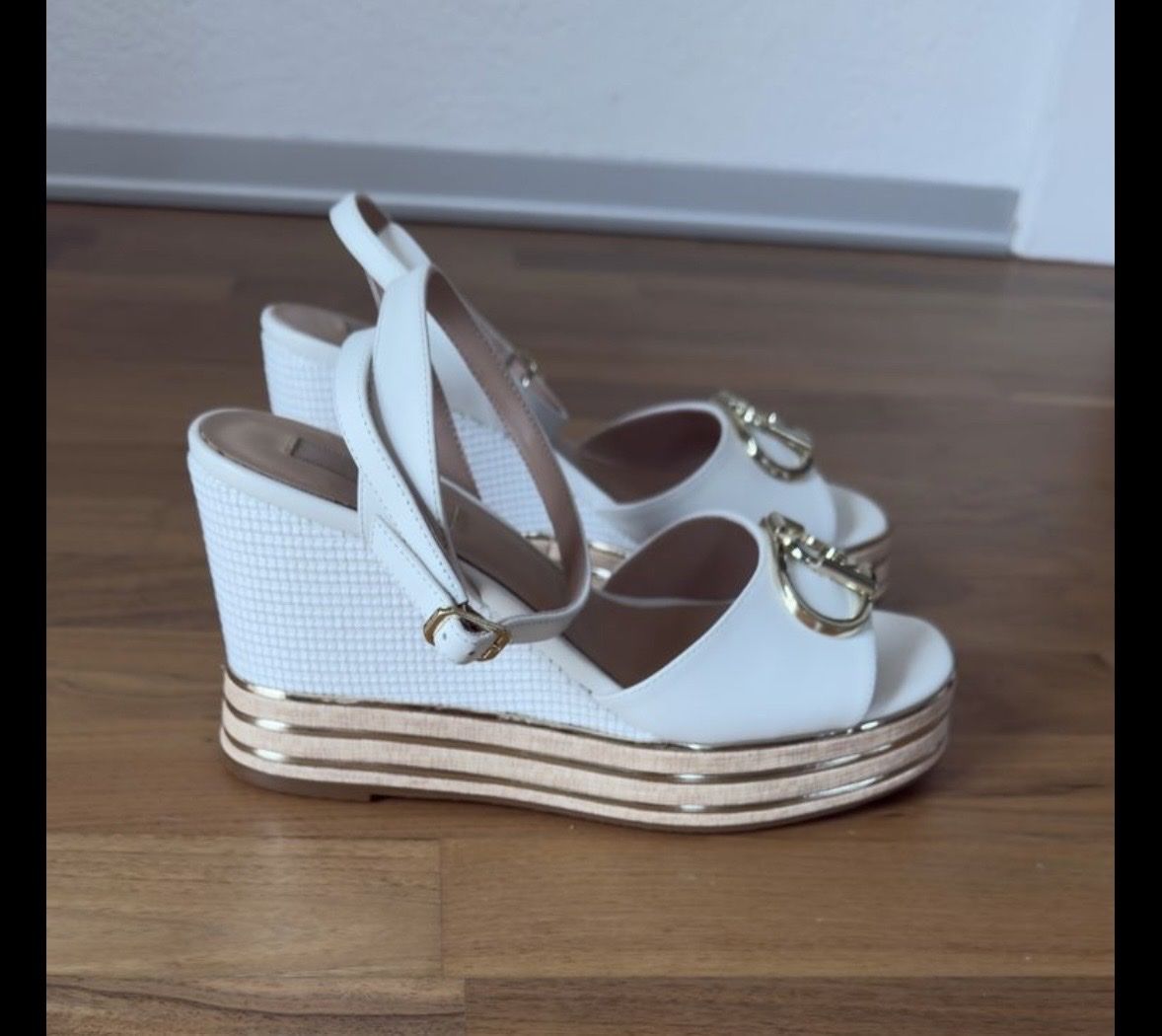 Liu Jo Scarpe da donna: Womens Platform Sandals White Size 38 Good Condition – Nuovo (secondo la descrizione) da Estavayer-le-Lac venduto da mcha 1