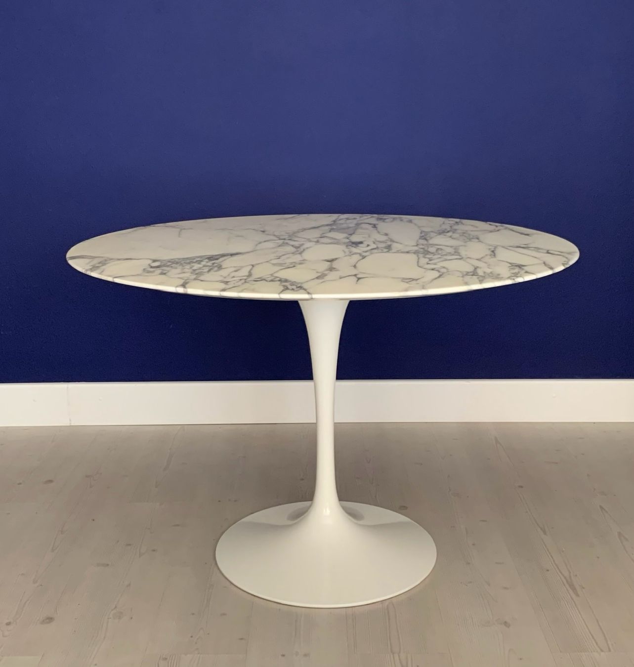 Tische: Original Saarinen Tulip Table Esstisch Marmor Knoll Int. – Gebraucht aus Basel von MidMod20C