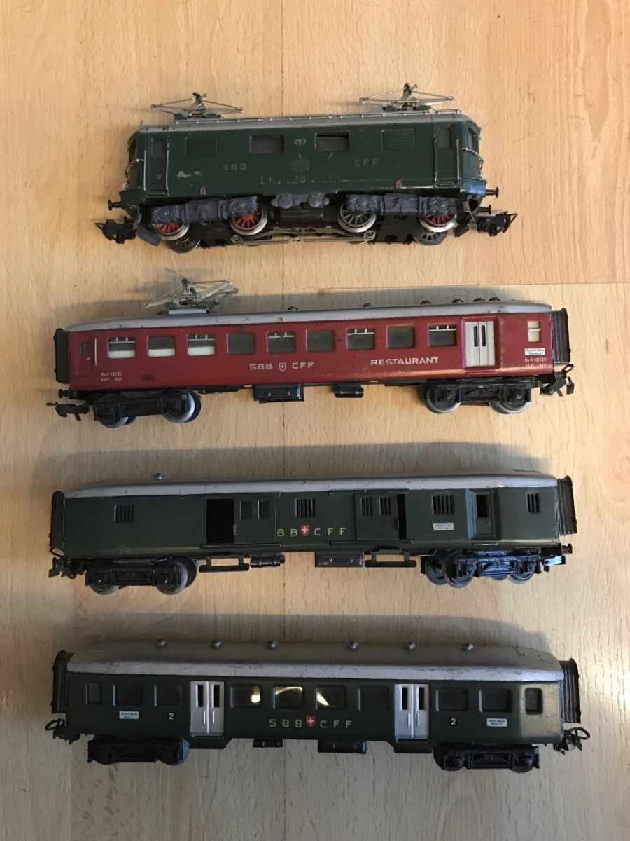 Märklin Modellini di ferrovie: Märklin RET800 mit SBB Wagen – Usato da Zürich venduto da Kiron 1
