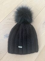 Mütze schwarz mit Bommel