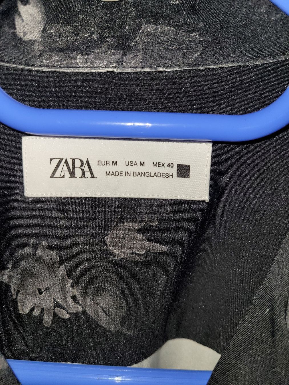 Zara Camicie: Herrenhemd Grösse M Kurzarm schwarz Blumenmuster Neu – Nuovo e nell'imballaggio originale da Bassersdorf venduto da K1966 1