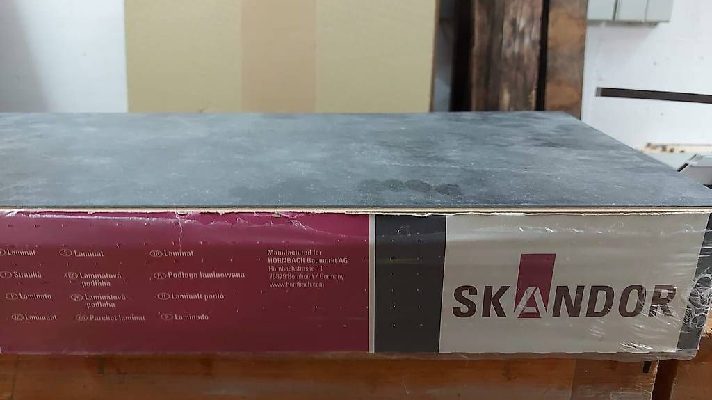 Bodenbeläge: Schöne anthrazitfarbene Laminatbodenbretter – Gebraucht aus Ramlinsburg von fil_n6xl 1