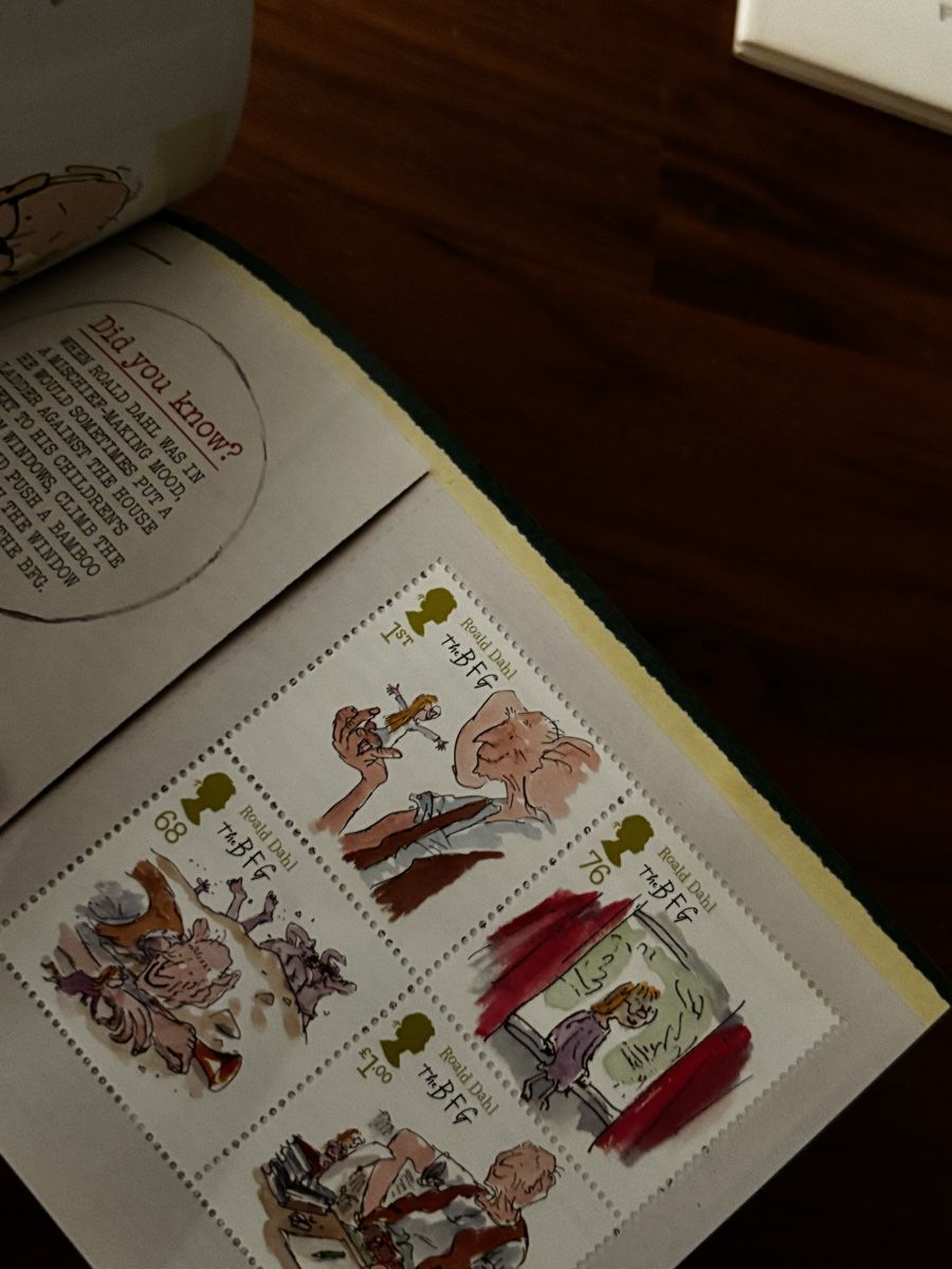 Tutti i francobolli: Roald Dahl: Royal Mail Briefmarken Set – Nuovo e nell'imballaggio originale da Zürich venduto da engebrunau 4