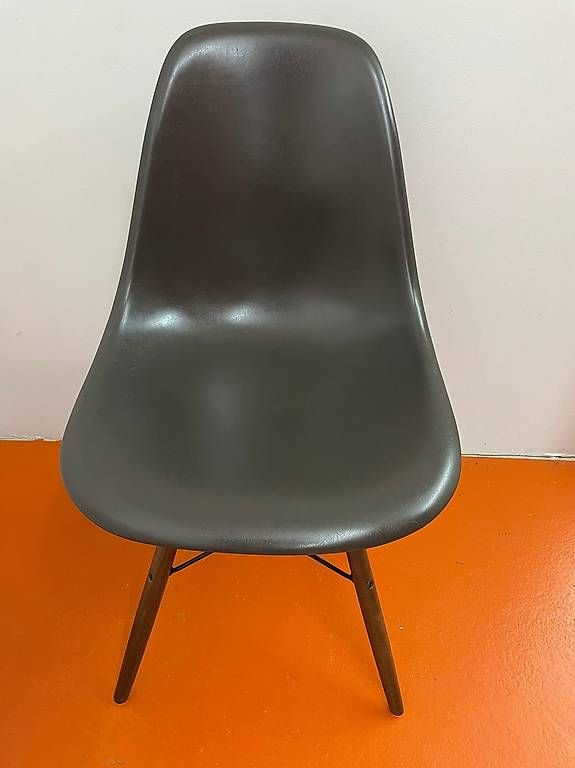 Stühle: Eame side chair - dark brown – Gebraucht aus hermrigen von Hasihasi2