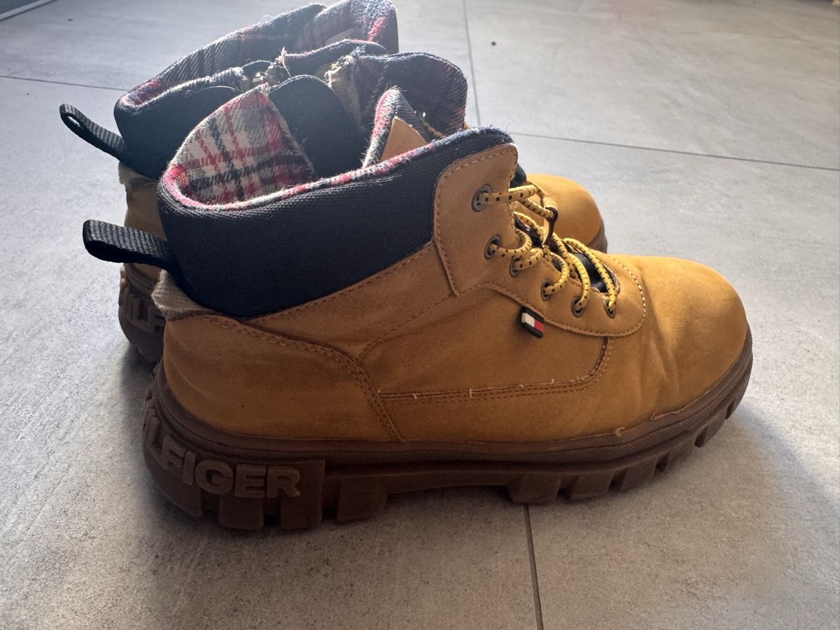 Tommy Hilfiger Scarpe da uomo: Bottes de randonnée Tommy Hilfiger - Taille 37 – Usato da La Chaux-de-Fonds venduto da Sabinchenn 4