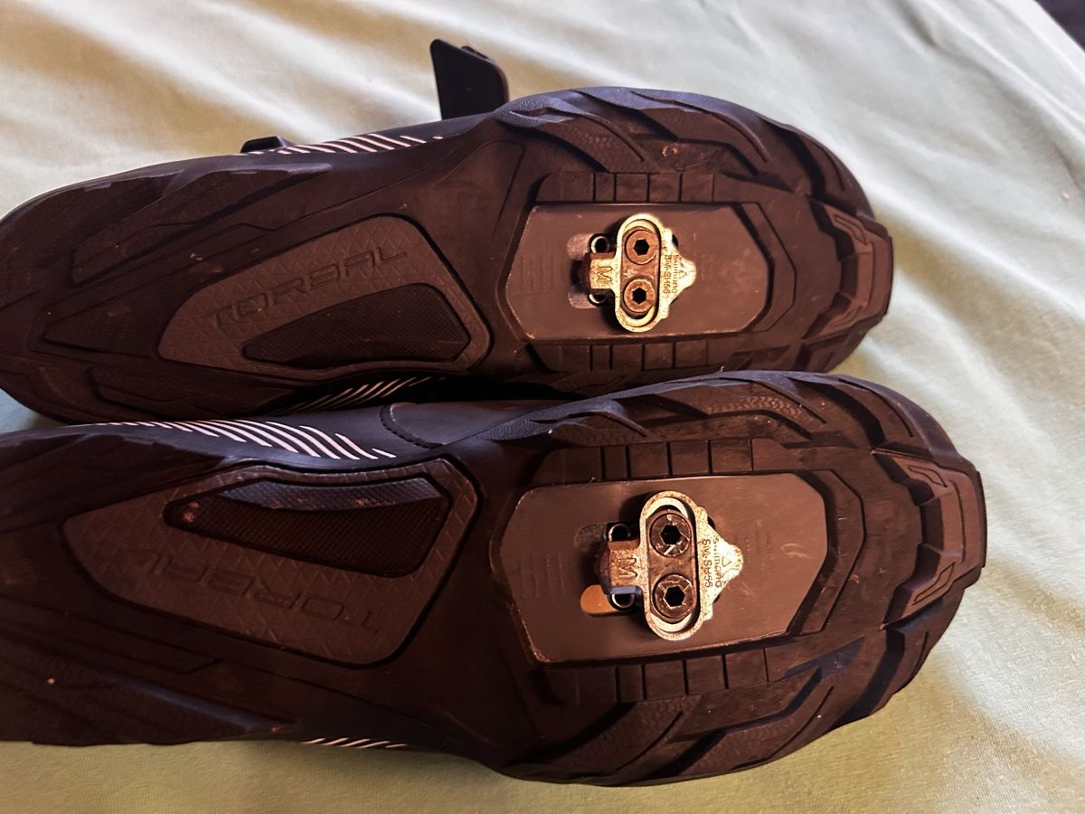Scarpe da uomo: 2x gebrauchte Veloschuhe, Grösse 44 – Usato da Hasliberg Goldern venduto da aronneiger 2