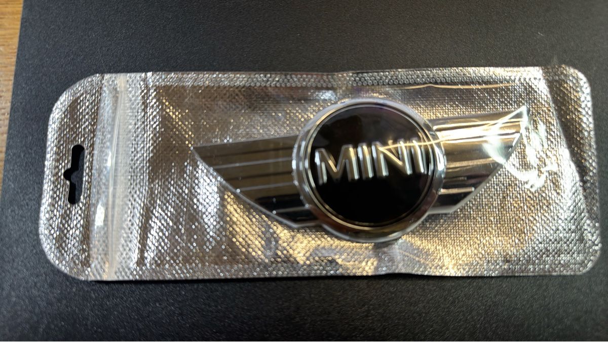 Mini Toutes les pièces auto: Mini Cooper R56 Embleme neu – Neuf avec emballage d'origine à Ehrendingen par Sansav
