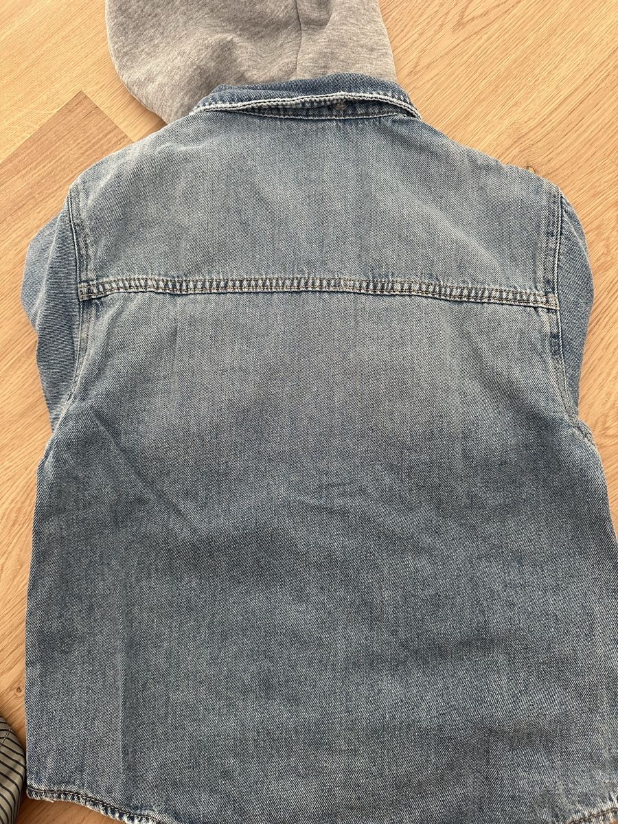 Zara Lotti & Set di vestiti: Denim Jacket with Hood Grey ZARA – Usato da Zürich venduto da hak_5sm5 5