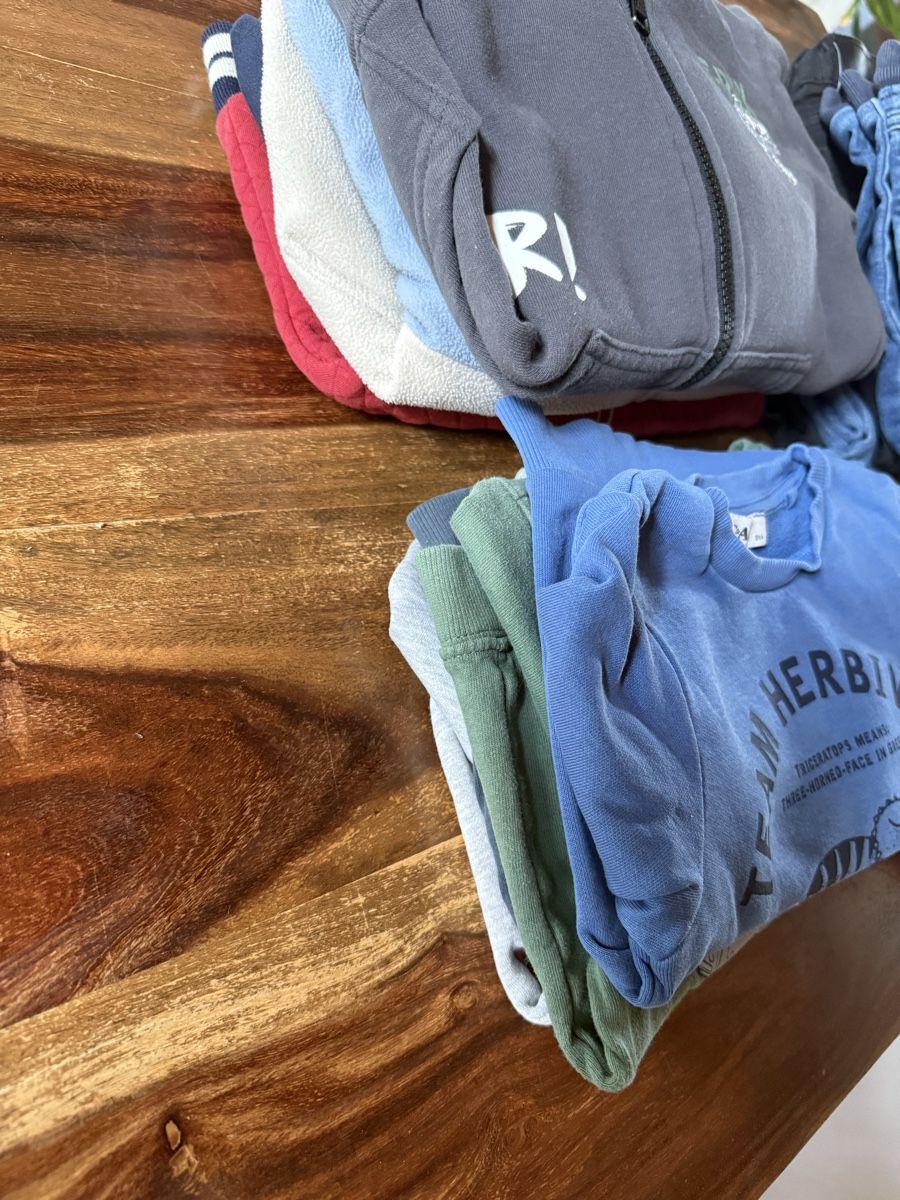 Kleiderpakete & -sets: Kleiderpaket Gr. 104/110 Jungen – Gebraucht aus Rothrist von Naomi01 1