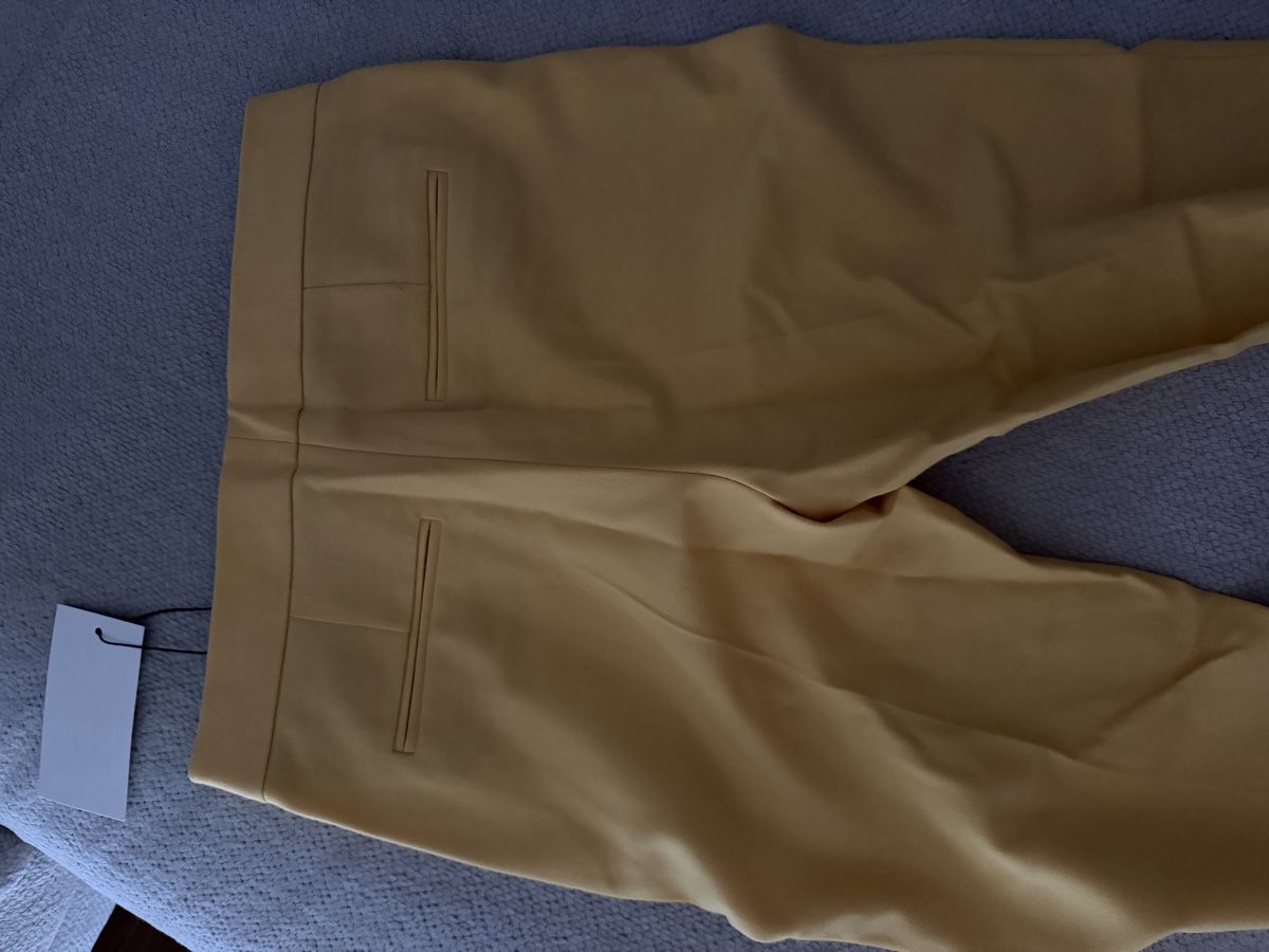 Zara Ensembles & Tailleurs: Anzug gelb Zara – Neuf avec emballage d'origine à Birrhard par Evy1995 4
