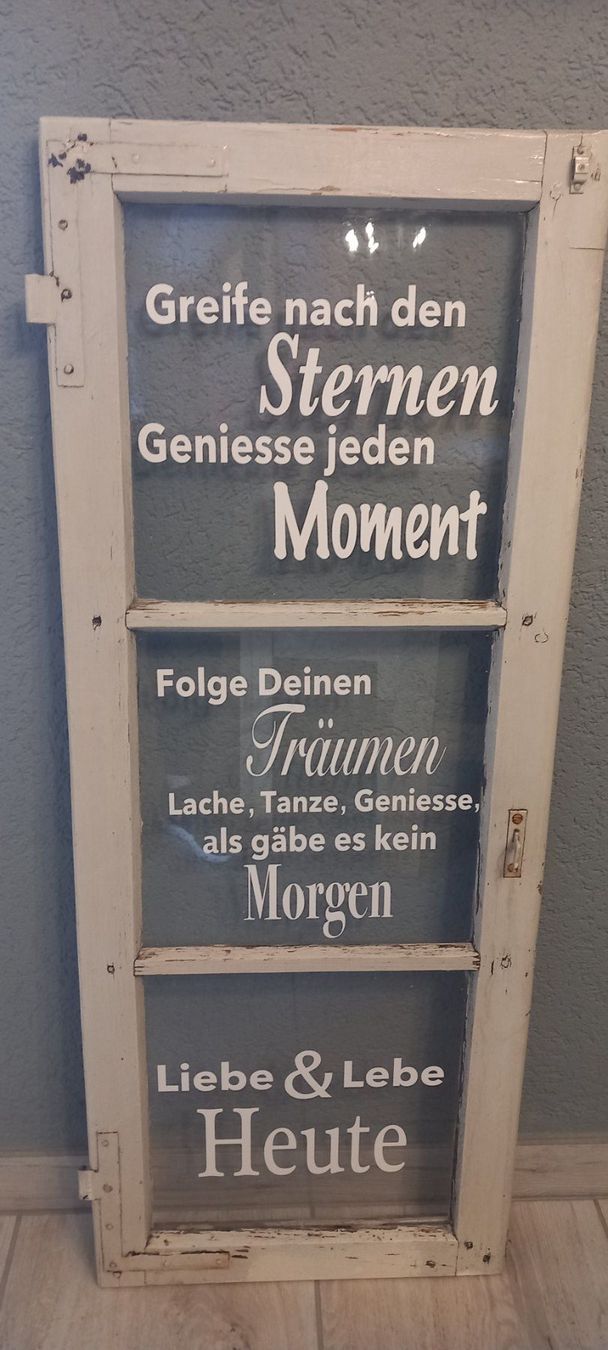 Tutte le decorazioni: Altes Fenster schön dekoriert – Usato da Buttwil venduto da K_und_K 1