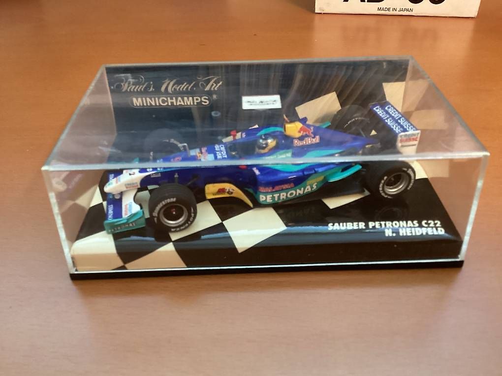 Modellini d'auto: Sauber Formel 1 C21 1:18 & C22 1:43 – Usato da Herdern venduto da Pete69 2