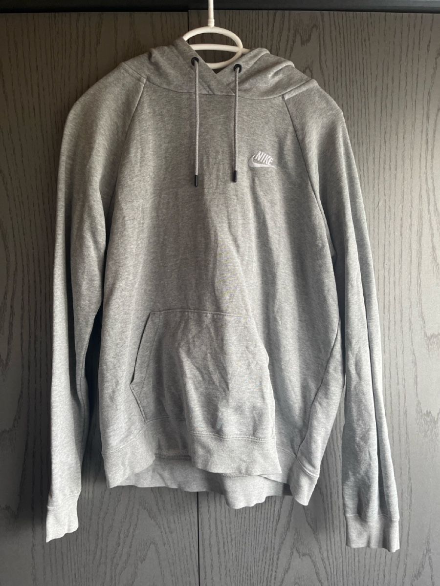Nike Pulls & Sweat-shirts: Pull Nike gris – D'occasion à Le Locle par Ophelhugy