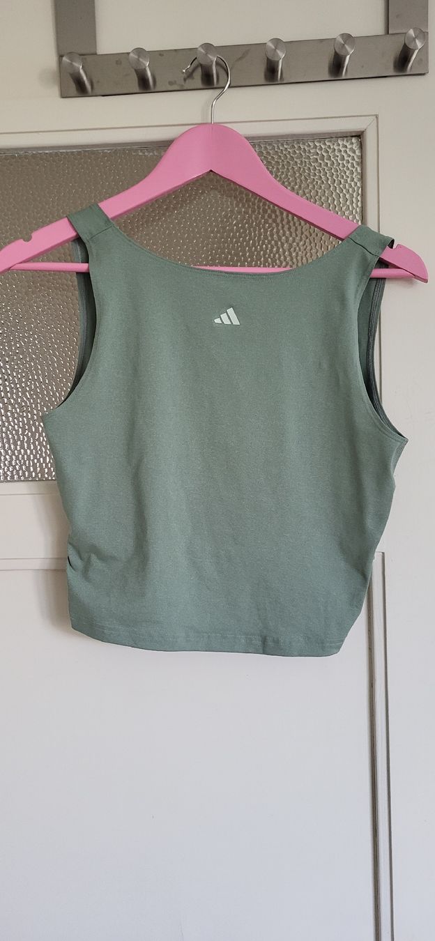 Adidas Top: Adidas Rückenfreies Fitnesstop – Usato da Olten venduto da Greenbaglady