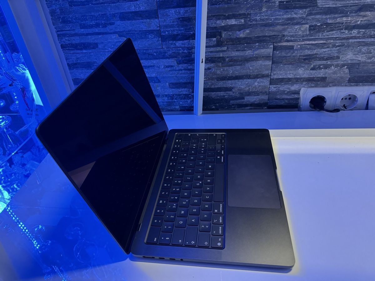 Apple Notebooks: Apple Macbook Pro M5 Max – Neu (gemäss Beschreibung) aus Spreitenbach von and_2mx6 4